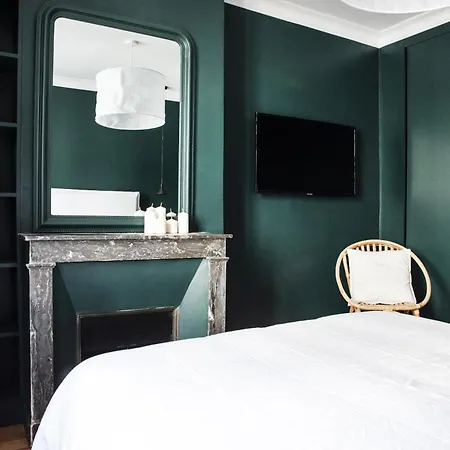 Cozy Flat, Batignolles Apartment *